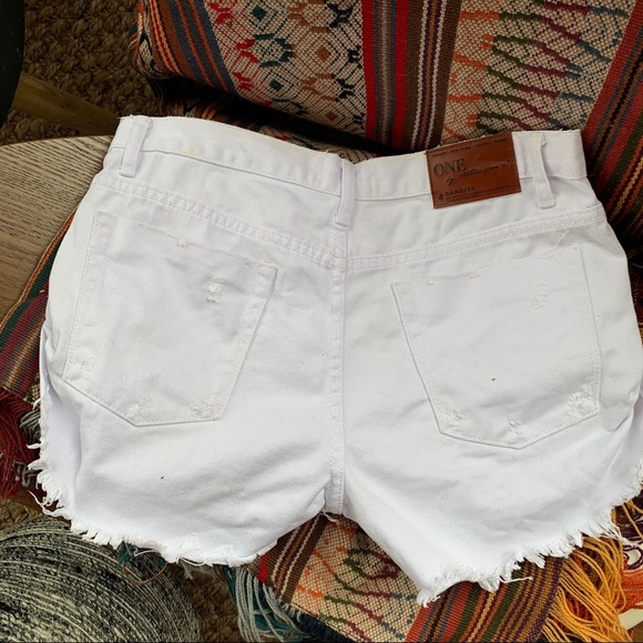 One Teaspoon Worn White Bandit Shorts - Picture 6 of 6